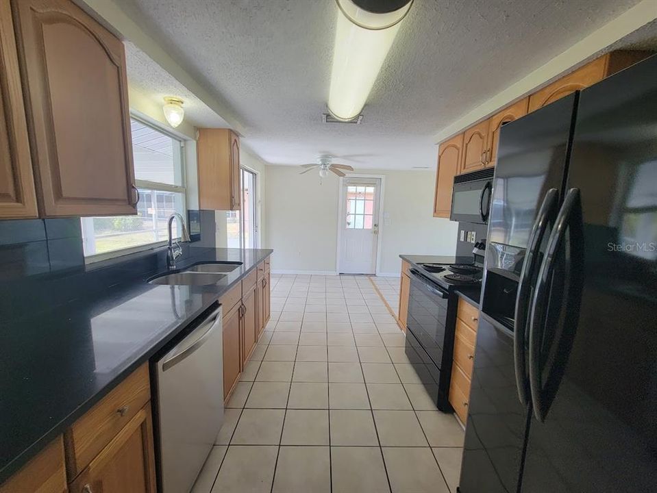 出租: $1,695 (3 贝兹, 2 浴室, 1056 平方英尺)