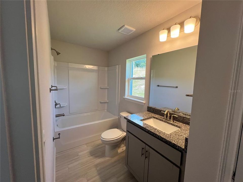 待售: $348,000 (4 贝兹, 3 浴室, 2200 平方英尺)