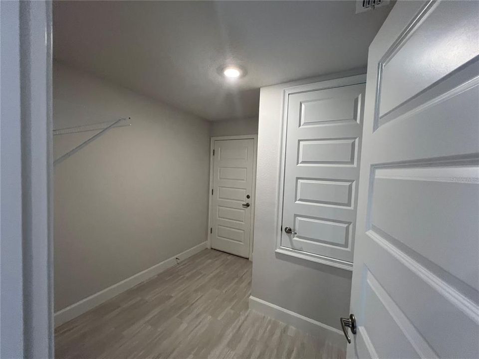 待售: $348,000 (4 贝兹, 3 浴室, 2200 平方英尺)