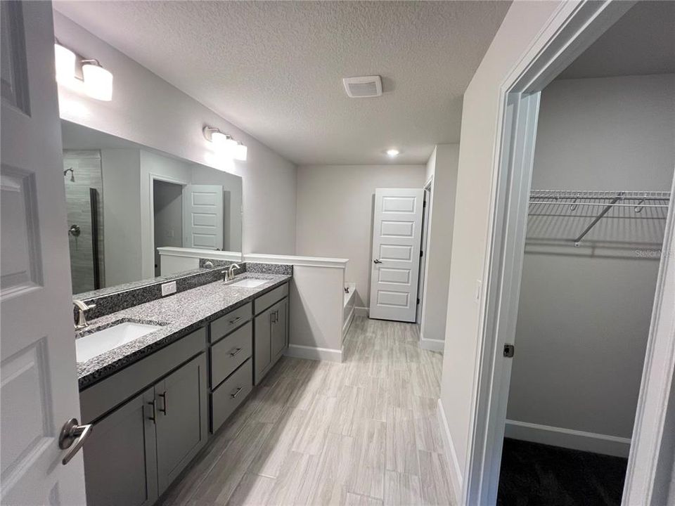 待售: $348,000 (4 贝兹, 3 浴室, 2200 平方英尺)