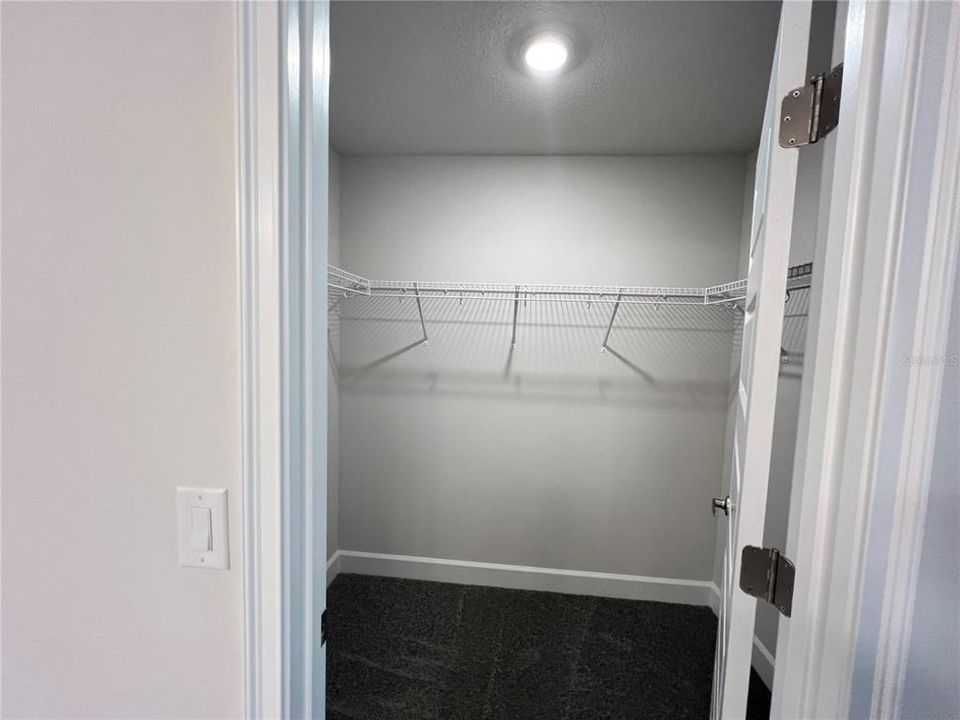 待售: $348,000 (4 贝兹, 3 浴室, 2200 平方英尺)