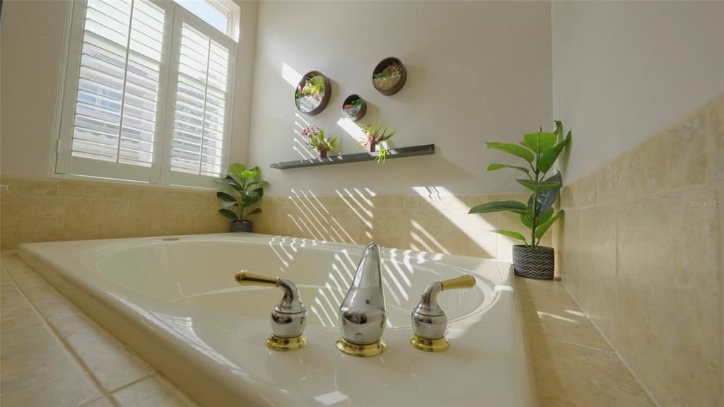 En Venta: $769,000 (5 camas, 4 baños, 3162 Pies cuadrados)