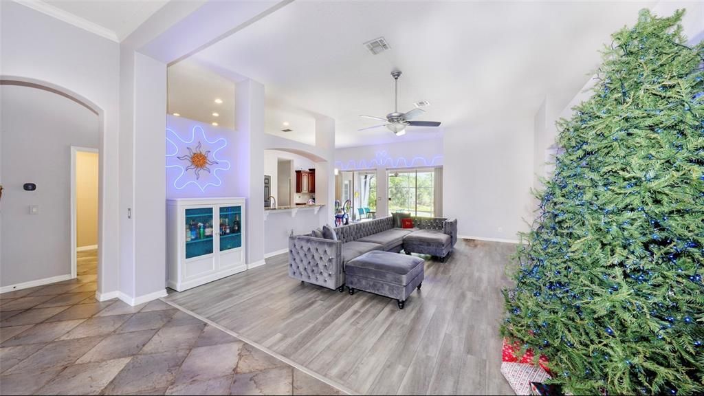 En Venta: $769,000 (5 camas, 4 baños, 3162 Pies cuadrados)