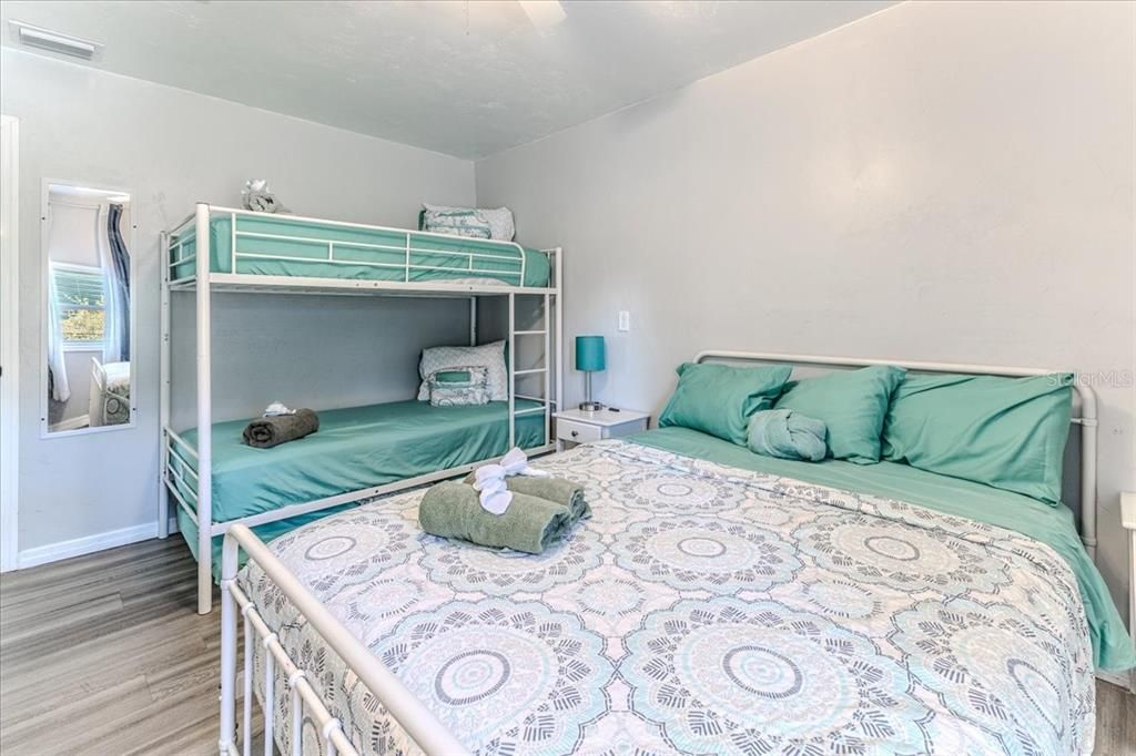 For Sale: $469,900 (4 beds, 2 baths, 1248 Square Feet)