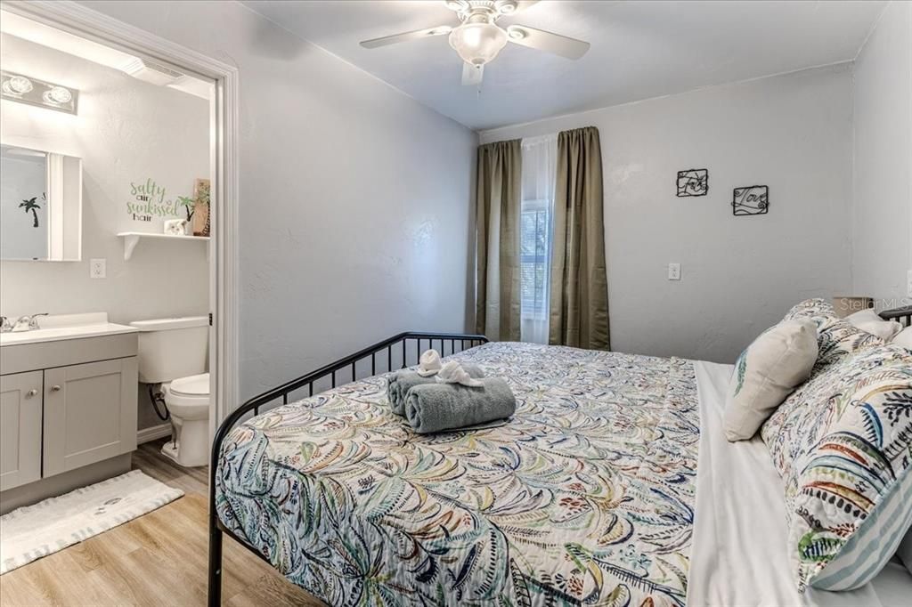 For Sale: $469,900 (4 beds, 2 baths, 1248 Square Feet)