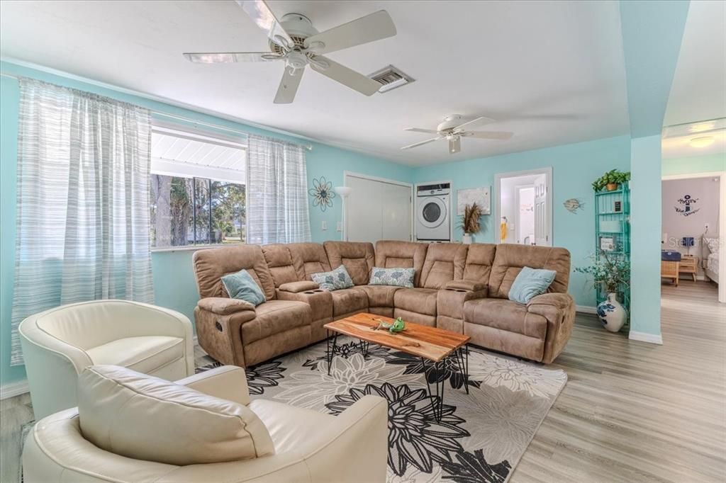 For Sale: $469,900 (4 beds, 2 baths, 1248 Square Feet)