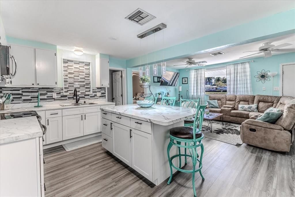 For Sale: $469,900 (4 beds, 2 baths, 1248 Square Feet)