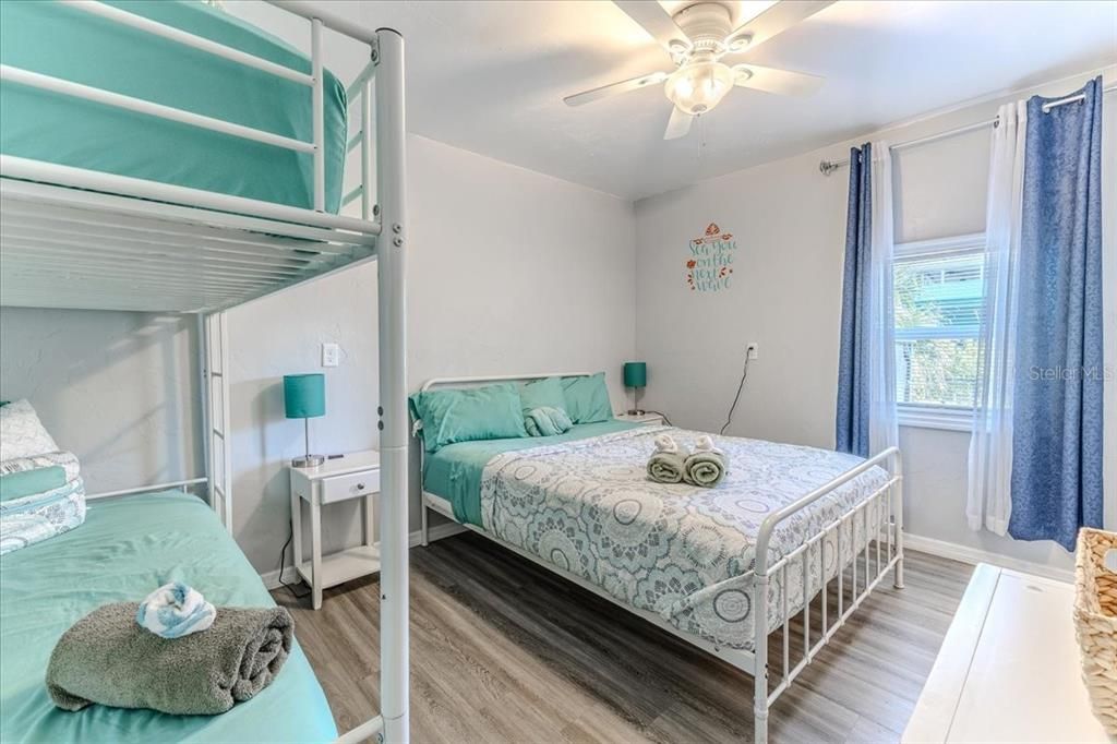 For Sale: $469,900 (4 beds, 2 baths, 1248 Square Feet)