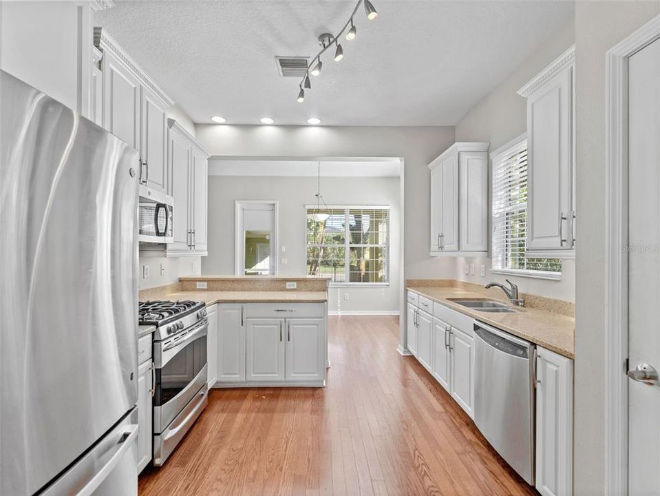 出租: $2,800 (3 贝兹, 2 浴室, 2558 平方英尺)