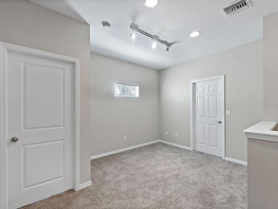 出租: $2,800 (3 贝兹, 2 浴室, 2558 平方英尺)