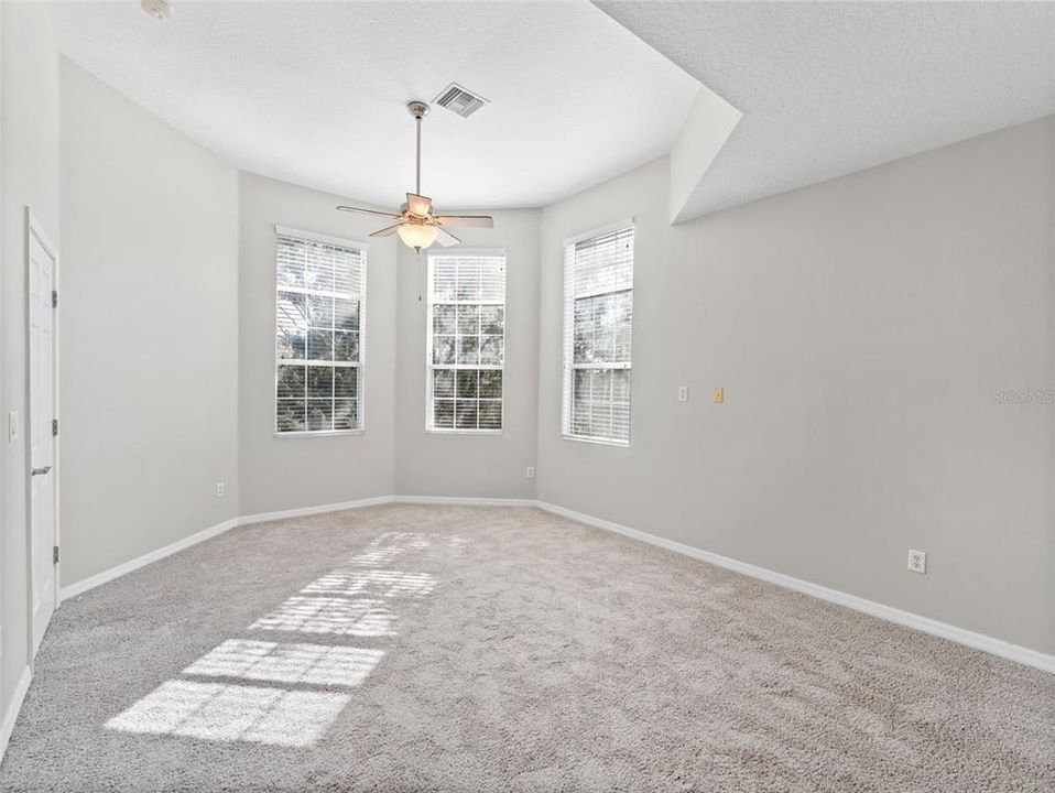 出租: $2,800 (3 贝兹, 2 浴室, 2558 平方英尺)