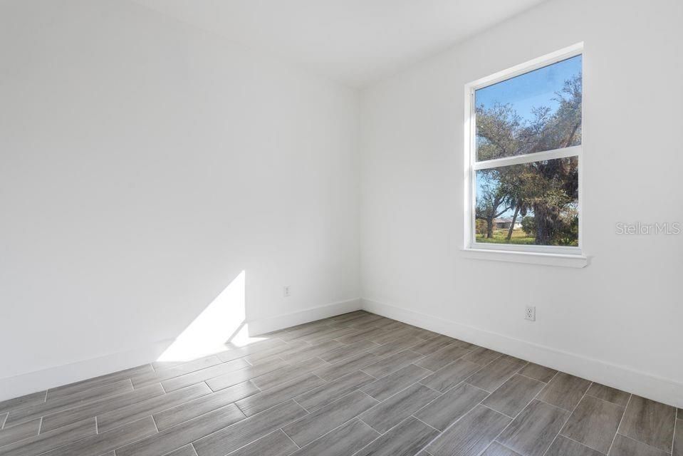 For Rent: $1,650 (3 beds, 2 baths, 1047 Square Feet)