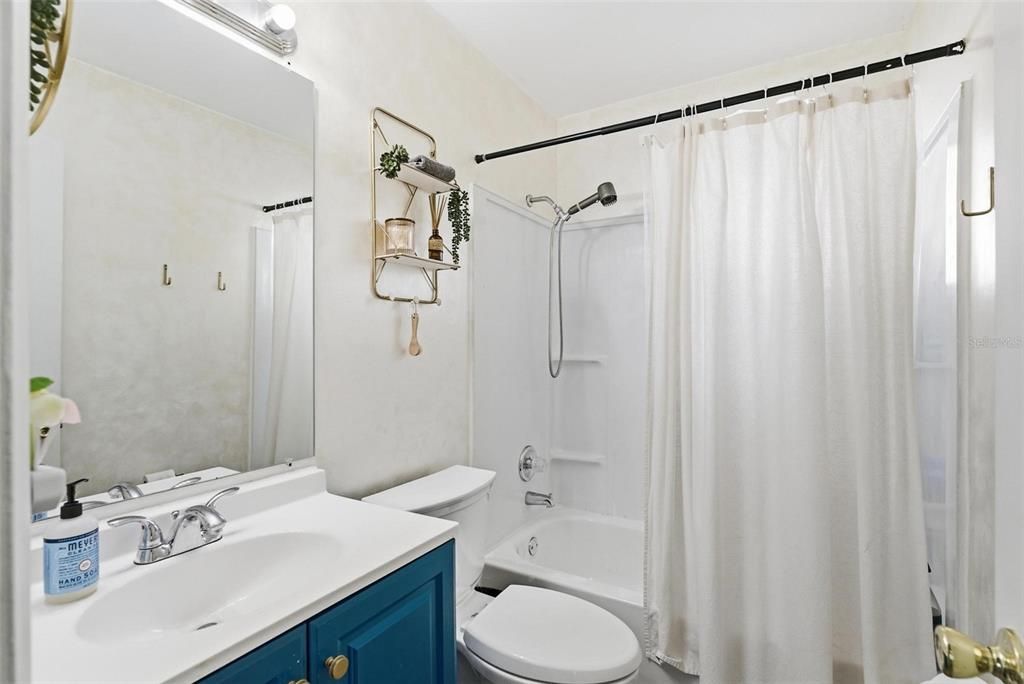 For Sale: $199,900 (2 beds, 1 baths, 567 Square Feet)