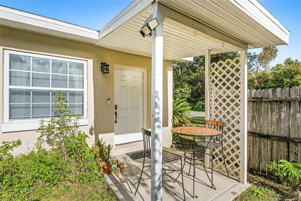 For Sale: $199,900 (2 beds, 1 baths, 567 Square Feet)