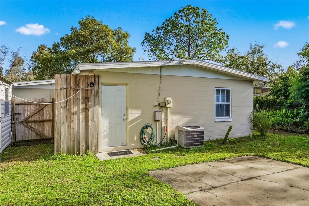 For Sale: $199,900 (2 beds, 1 baths, 567 Square Feet)