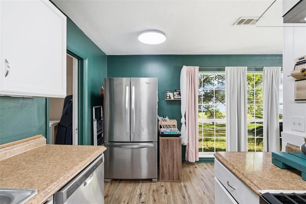 For Sale: $199,900 (2 beds, 1 baths, 567 Square Feet)