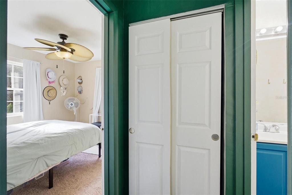 For Sale: $199,900 (2 beds, 1 baths, 567 Square Feet)