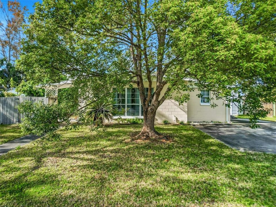 For Sale: $199,900 (2 beds, 1 baths, 567 Square Feet)