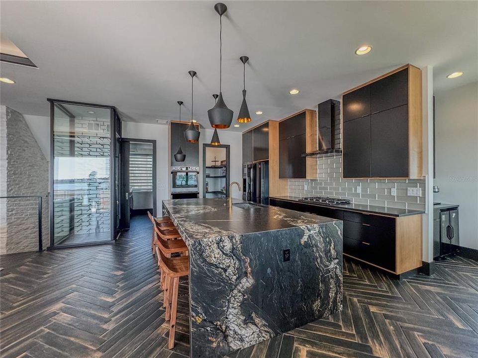 На продажу: $4,695,000 (4 спален, 4 ванн, 3685 Квадратных фут)