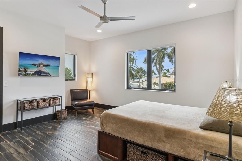 На продажу: $4,695,000 (4 спален, 4 ванн, 3685 Квадратных фут)