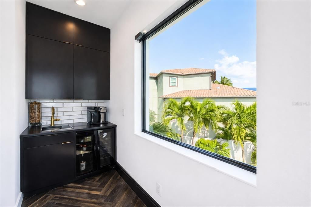 На продажу: $4,695,000 (4 спален, 4 ванн, 3685 Квадратных фут)