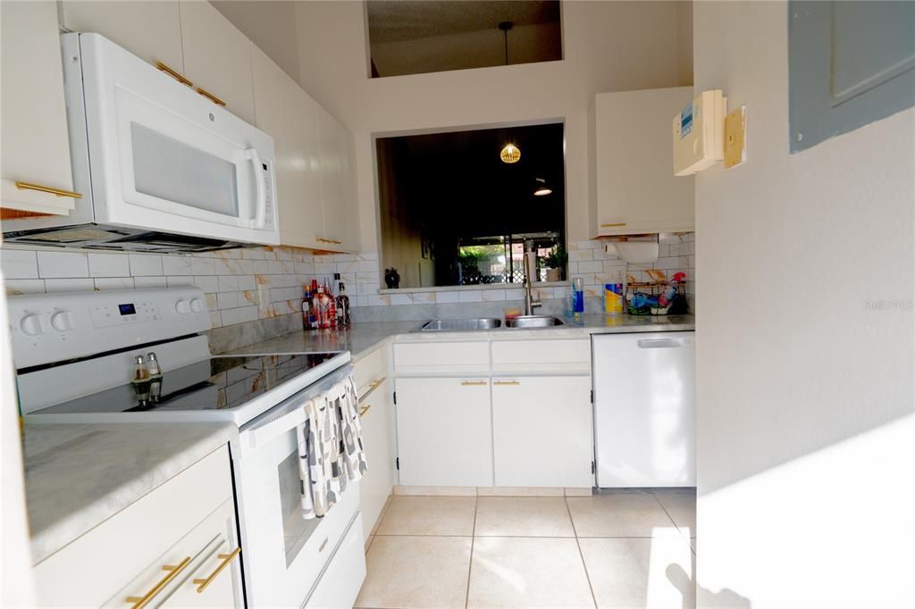 En Venta: $215,000 (2 camas, 2 baños, 938 Pies cuadrados)