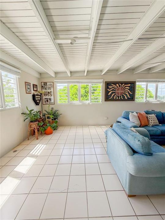 Под контрактом: $285,000 (3 спален, 2 ванн, 1851 Квадратных фут)