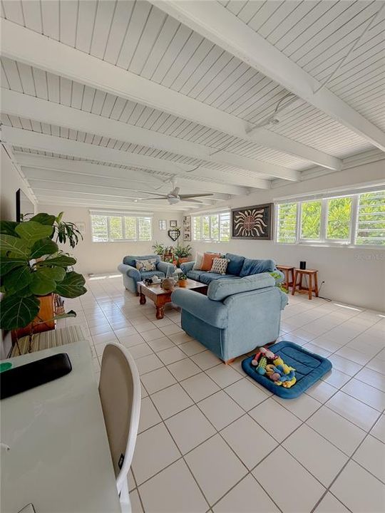 Под контрактом: $285,000 (3 спален, 2 ванн, 1851 Квадратных фут)