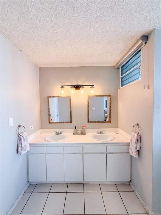 Под контрактом: $285,000 (3 спален, 2 ванн, 1851 Квадратных фут)