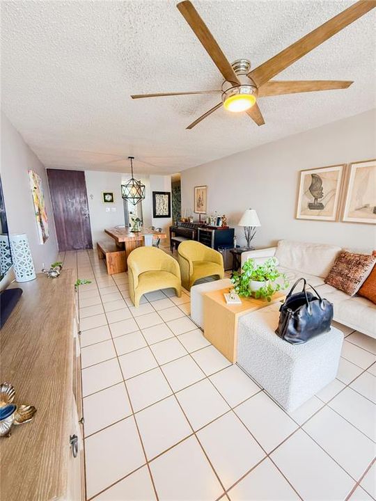 Под контрактом: $285,000 (3 спален, 2 ванн, 1851 Квадратных фут)