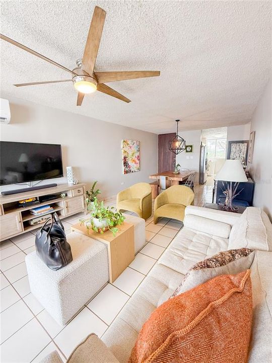 Под контрактом: $285,000 (3 спален, 2 ванн, 1851 Квадратных фут)