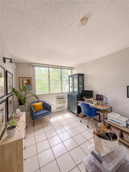 Под контрактом: $285,000 (3 спален, 2 ванн, 1851 Квадратных фут)