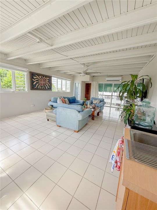 Под контрактом: $285,000 (3 спален, 2 ванн, 1851 Квадратных фут)