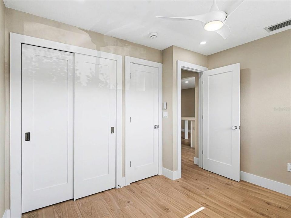 待售: $289,900 (2 贝兹, 2 浴室, 874 平方英尺)