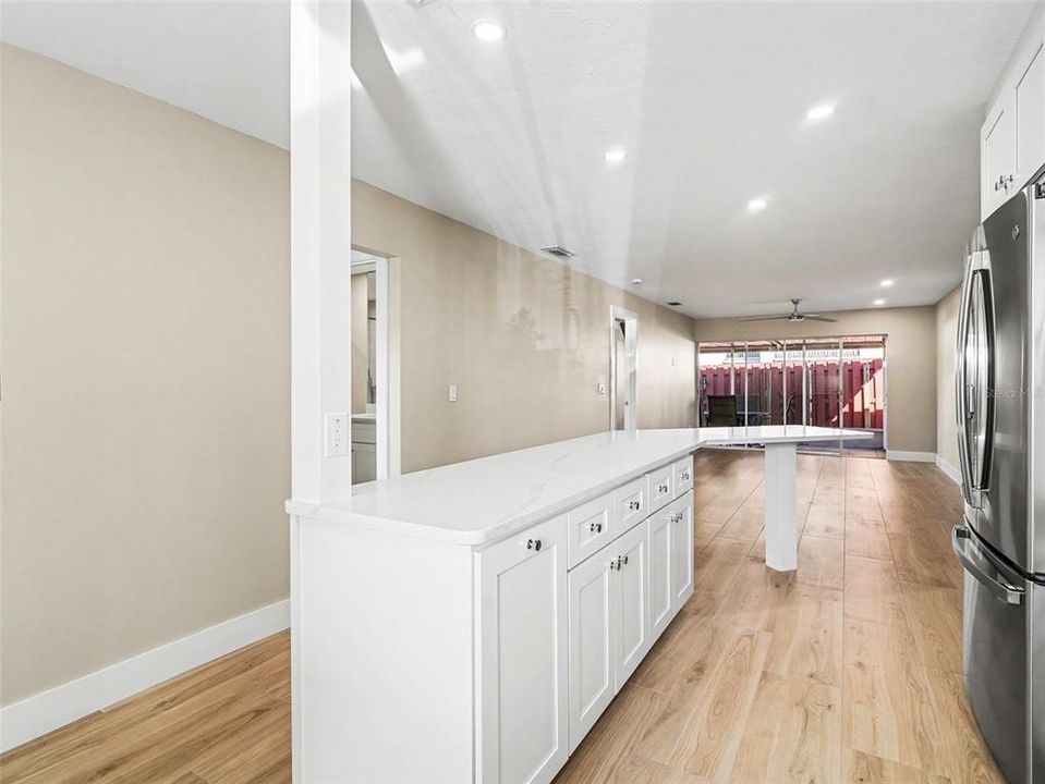 待售: $289,900 (2 贝兹, 2 浴室, 874 平方英尺)