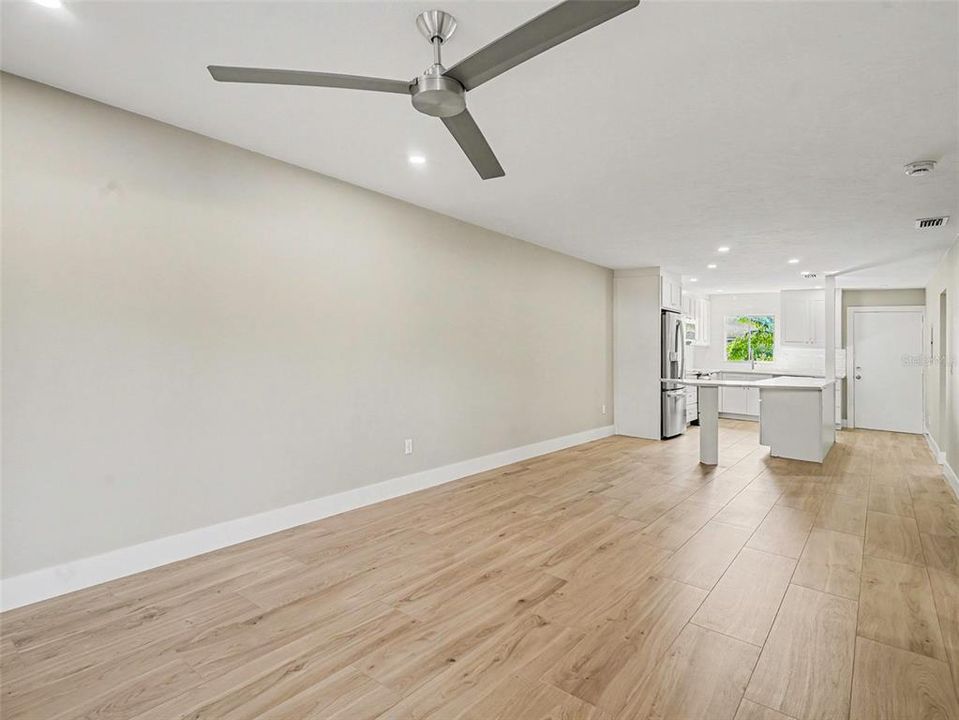 待售: $289,900 (2 贝兹, 2 浴室, 874 平方英尺)