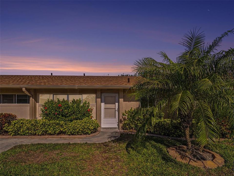 待售: $289,900 (2 贝兹, 2 浴室, 874 平方英尺)