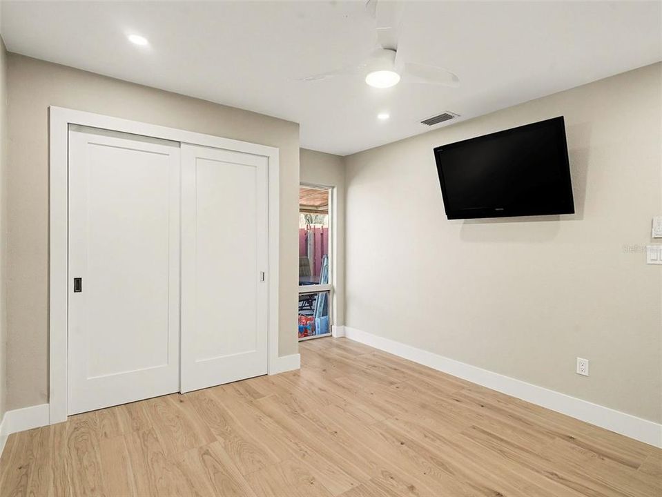 待售: $289,900 (2 贝兹, 2 浴室, 874 平方英尺)