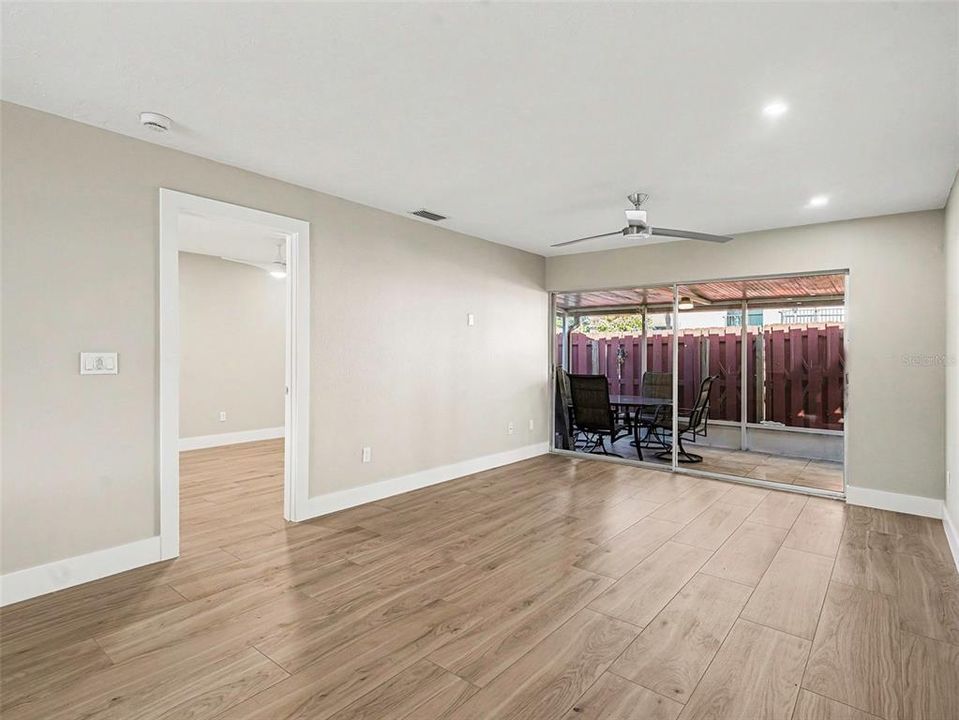 待售: $289,900 (2 贝兹, 2 浴室, 874 平方英尺)