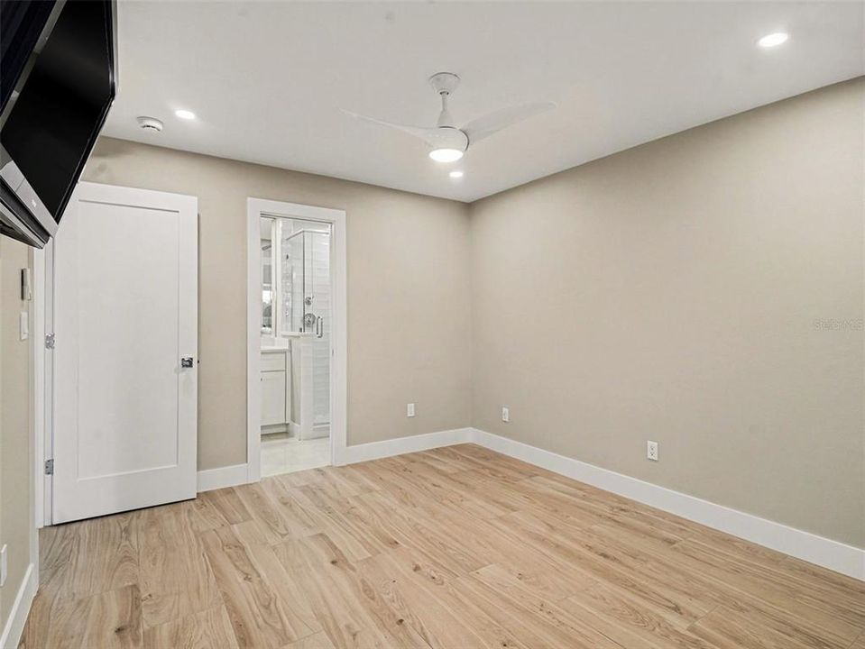 待售: $289,900 (2 贝兹, 2 浴室, 874 平方英尺)