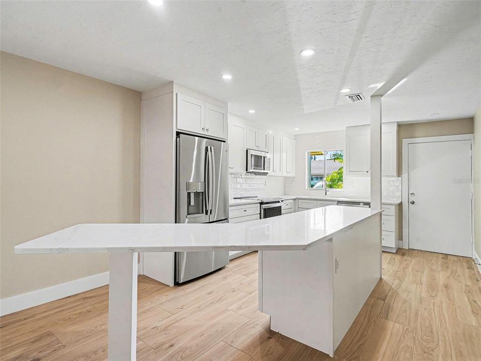 待售: $289,900 (2 贝兹, 2 浴室, 874 平方英尺)