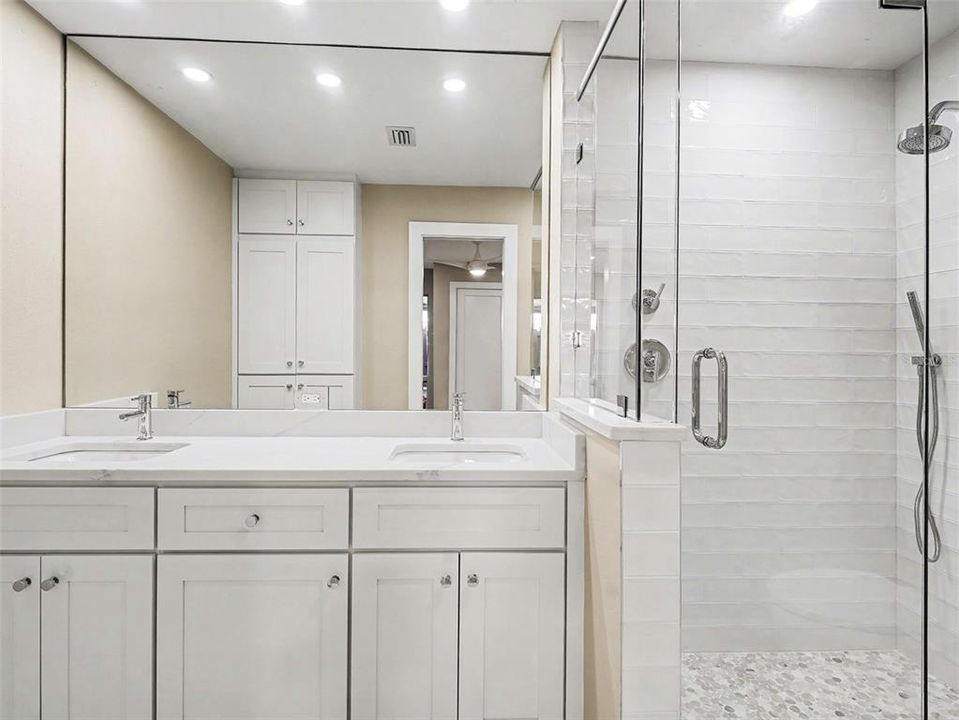 待售: $289,900 (2 贝兹, 2 浴室, 874 平方英尺)