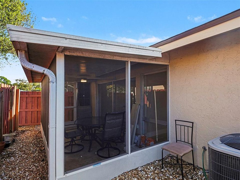 待售: $289,900 (2 贝兹, 2 浴室, 874 平方英尺)