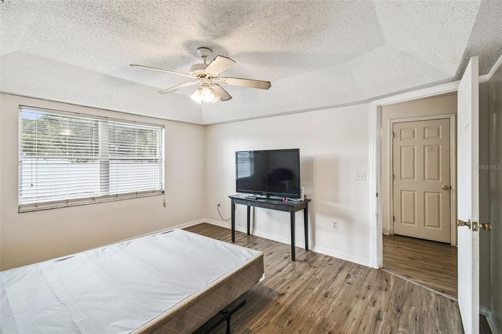 For Sale: $237,500 (3 beds, 2 baths, 1420 Square Feet)