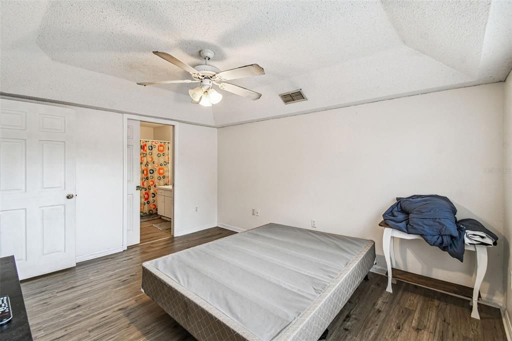 For Sale: $237,500 (3 beds, 2 baths, 1420 Square Feet)