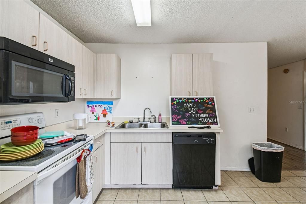 For Sale: $237,500 (3 beds, 2 baths, 1420 Square Feet)