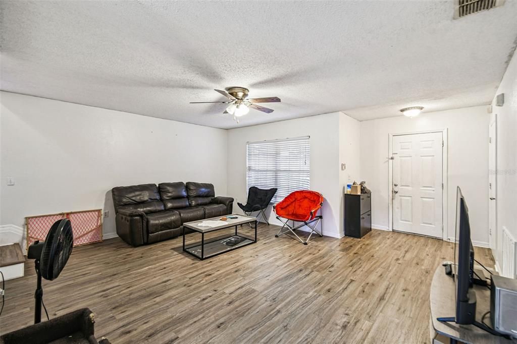 For Sale: $237,500 (3 beds, 2 baths, 1420 Square Feet)