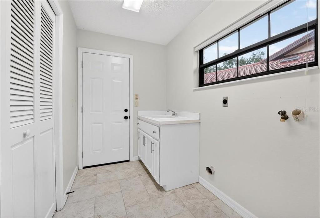 For Sale: $359,990 (3 beds, 2 baths, 2008 Square Feet)