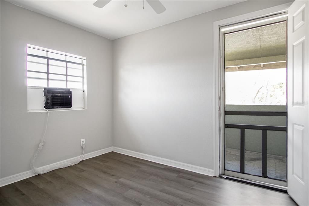 出租: $975 (1 贝兹, 1 浴室, 432 平方英尺)