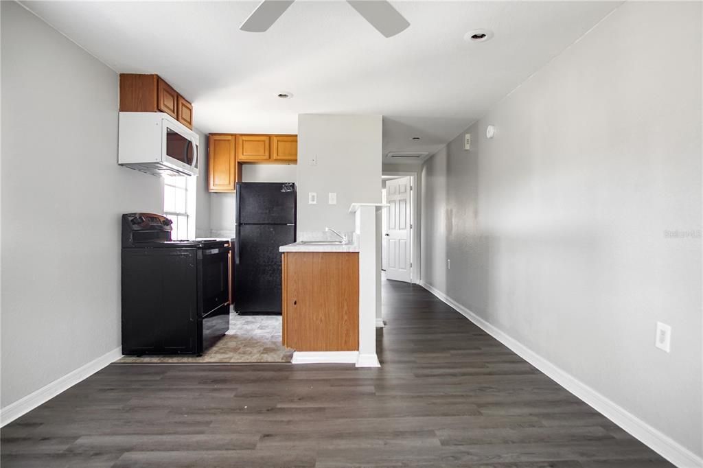 出租: $975 (1 贝兹, 1 浴室, 432 平方英尺)